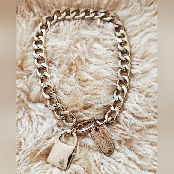 Y2K Guess Chunky Curb Chain Necklace Leopard Lock Charm Toggle Clasp - Picture 6 of 6